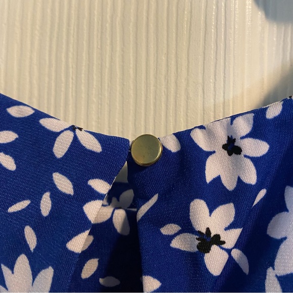 Beautiful sleeveless Calvin Klein top!! - Picture 4 of 5